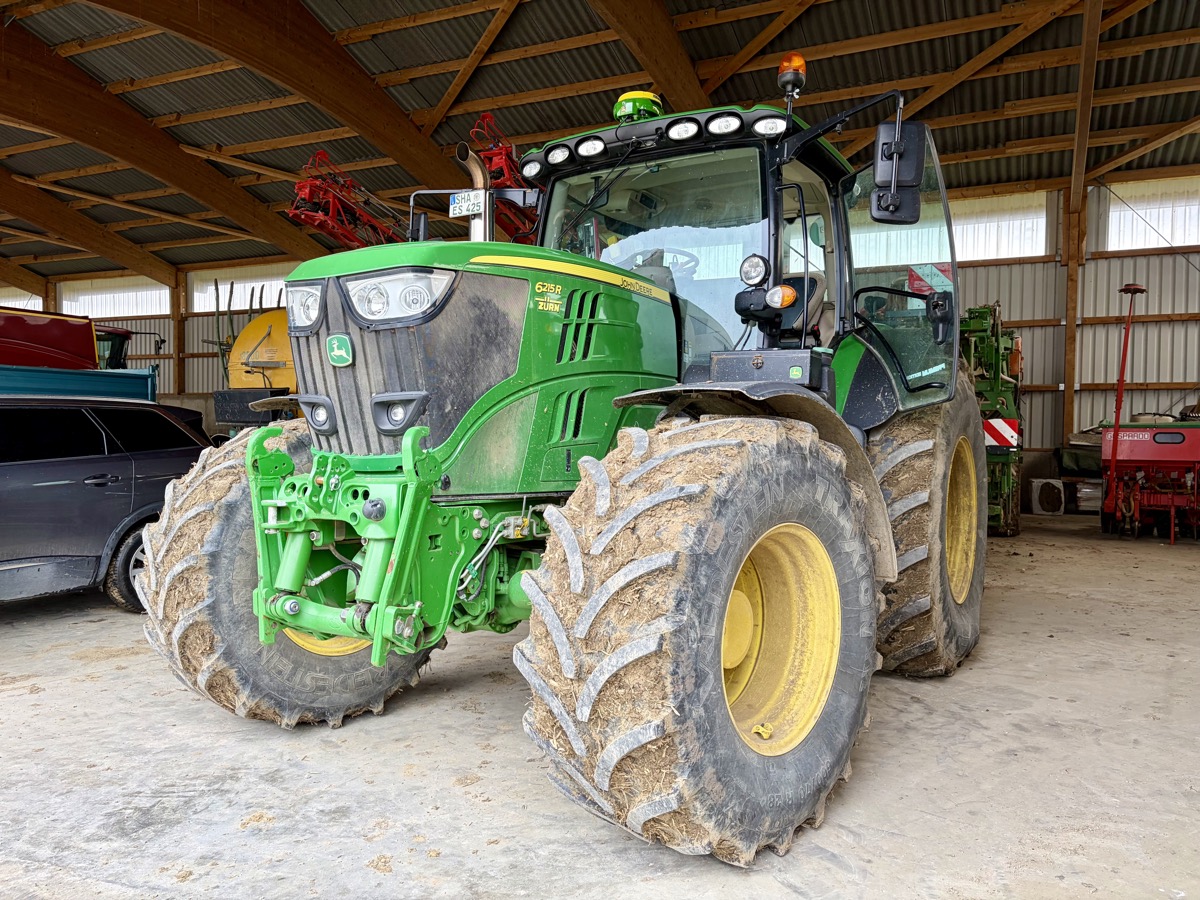 John Deere Traktor in der Werkstatt - Chiptuning für Landmaschinen